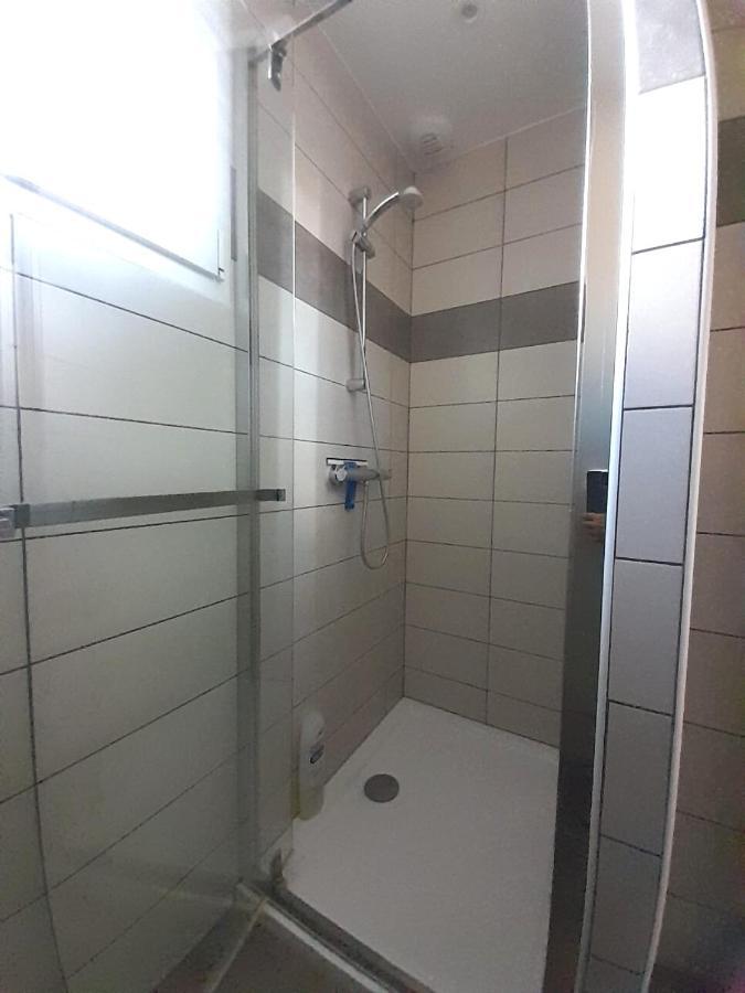 La Pause Sous Le Pin B&B Chambres D'Hotes Capestang Esterno foto