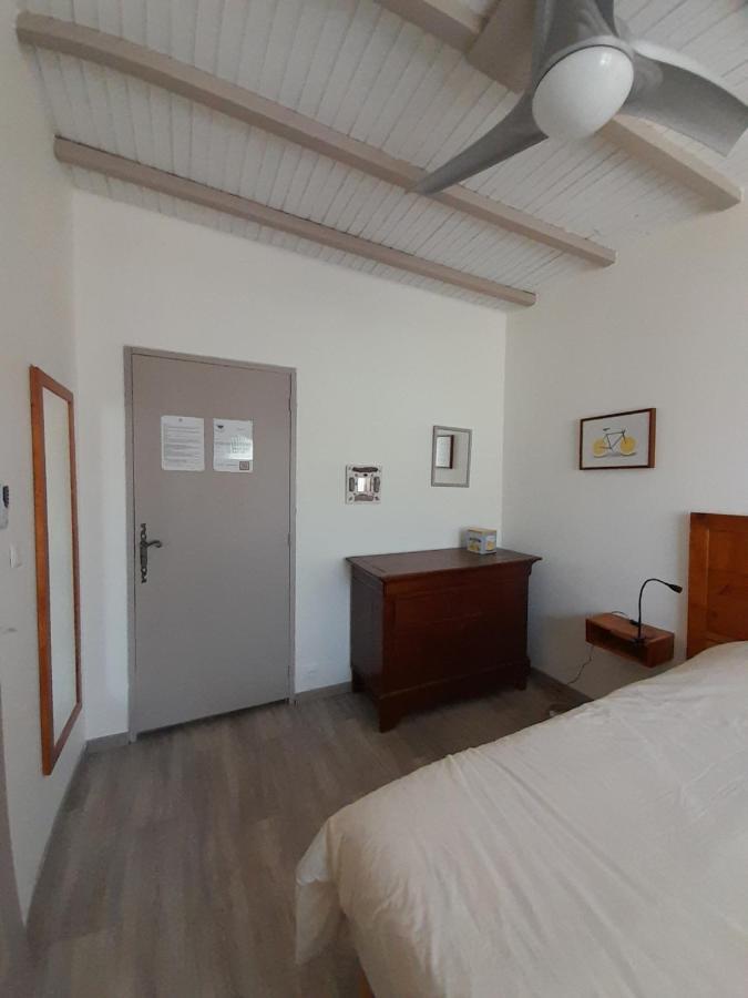 La Pause Sous Le Pin B&B Chambres D'Hotes Capestang Esterno foto