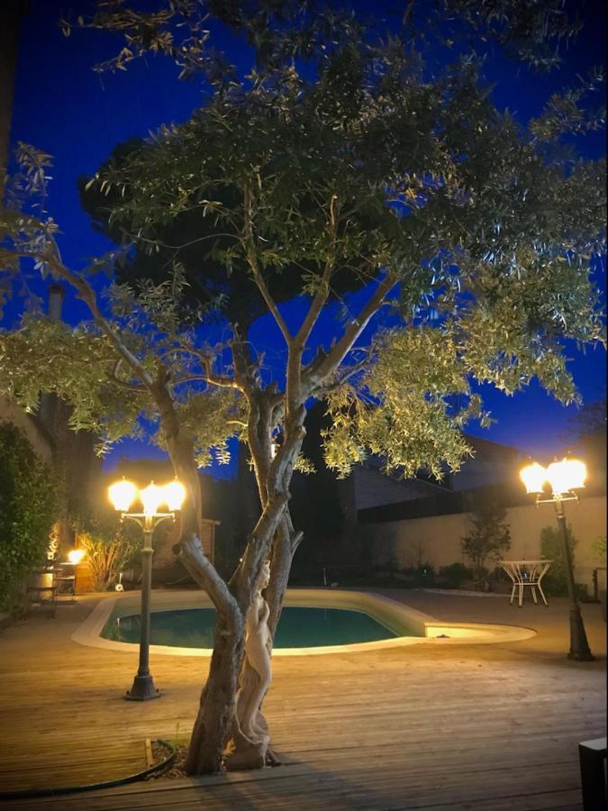 La Pause Sous Le Pin B&B Chambres D'Hotes Capestang Esterno foto