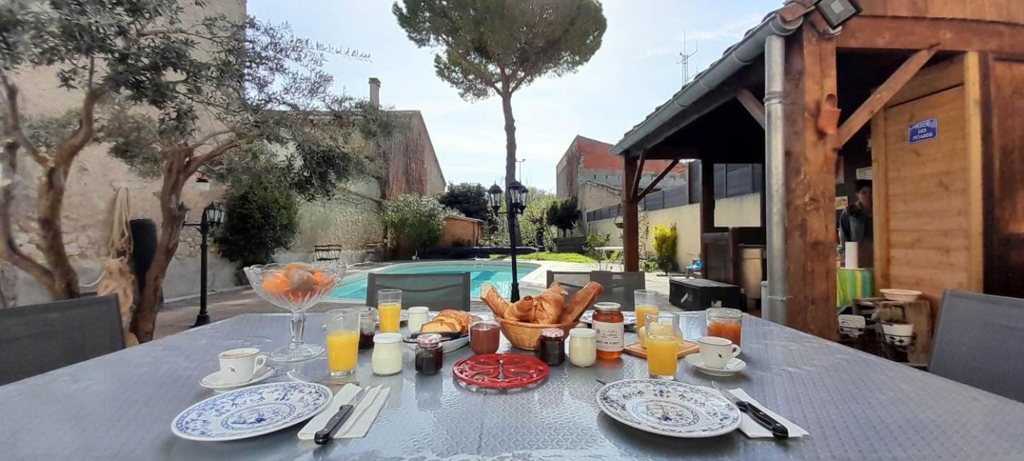 La Pause Sous Le Pin B&B Chambres D'Hotes Capestang Esterno foto